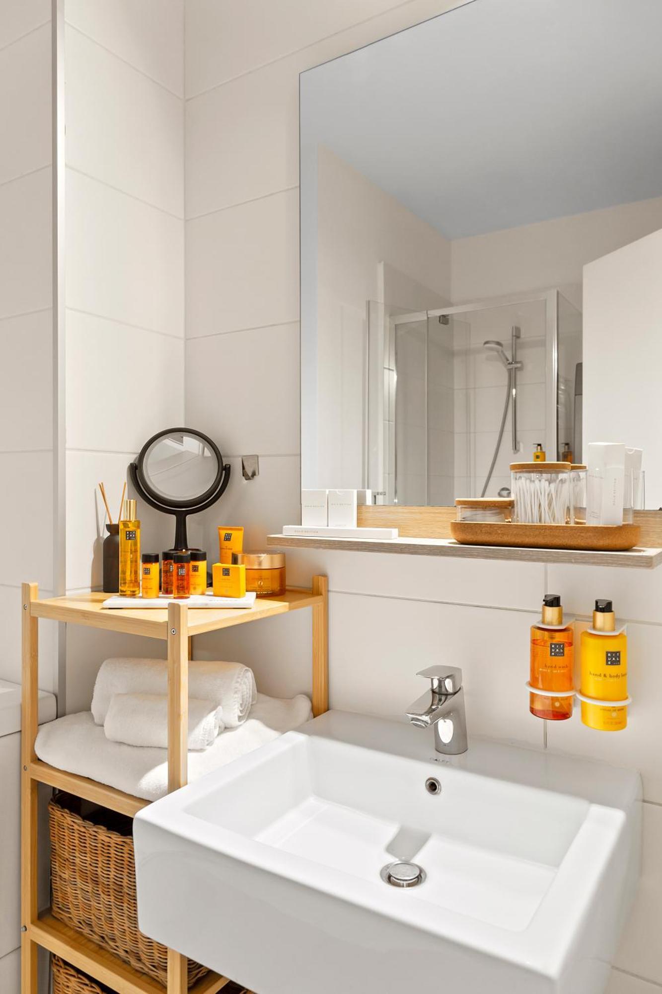 Mido Park Apartment With Private Parking & Self Check-In Bucureşti Ngoại thất bức ảnh
